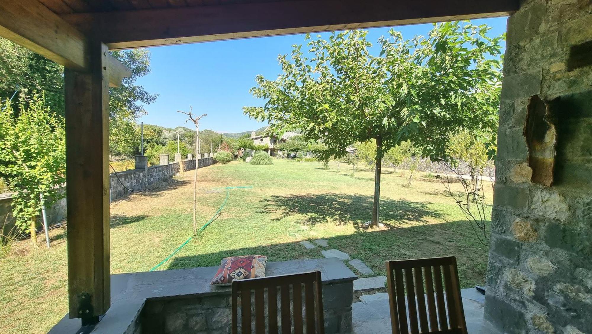 House With Big Garden And Barbeque In Nature Vourgareli Esterno foto