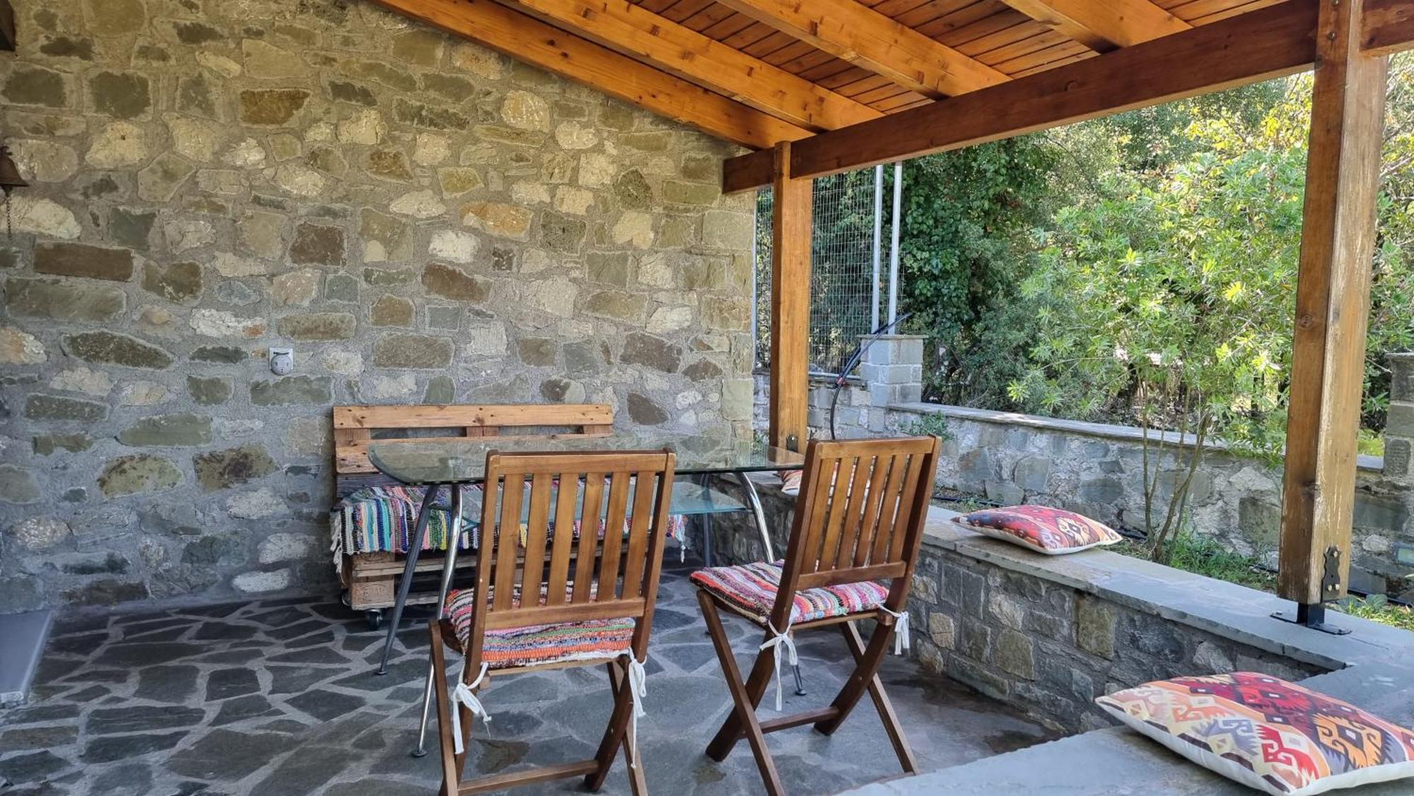 House With Big Garden And Barbeque In Nature Vourgareli Esterno foto