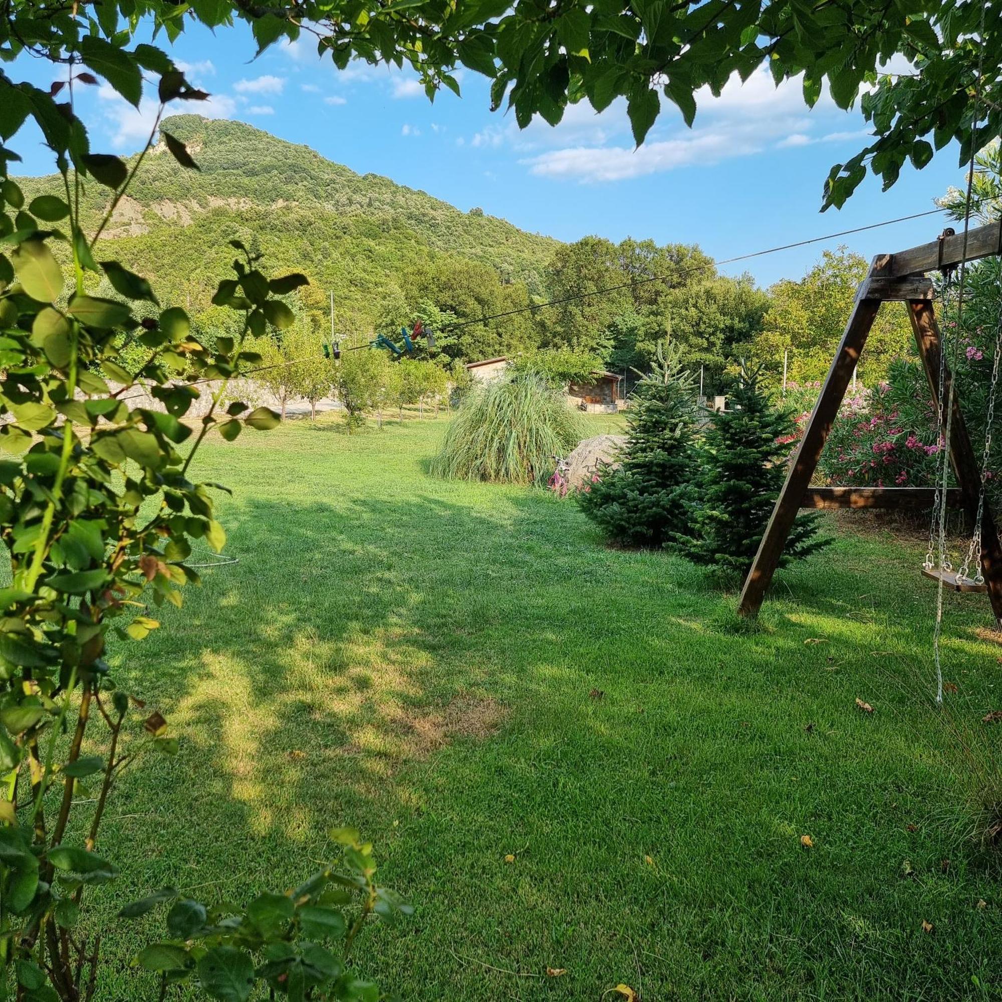House With Big Garden And Barbeque In Nature Vourgareli Esterno foto