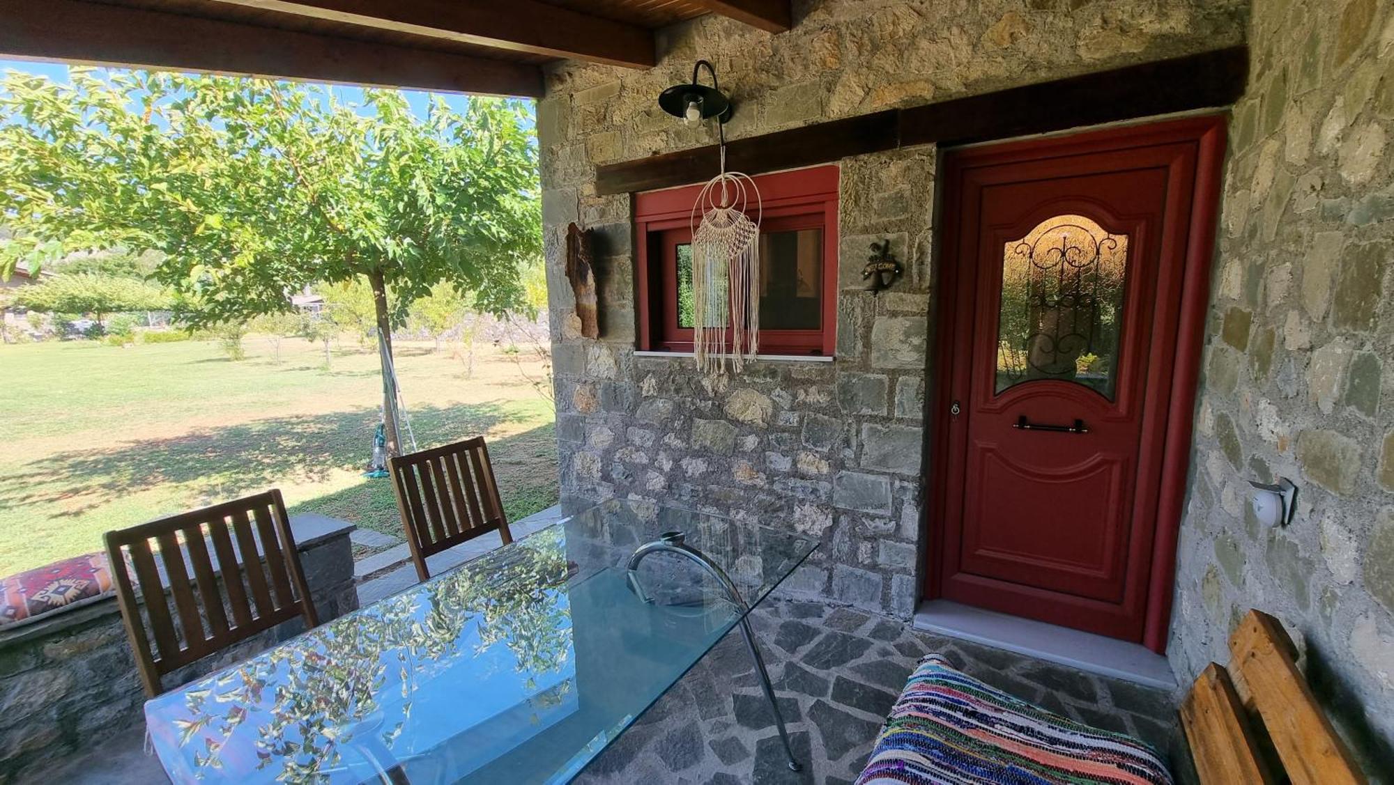 House With Big Garden And Barbeque In Nature Vourgareli Esterno foto