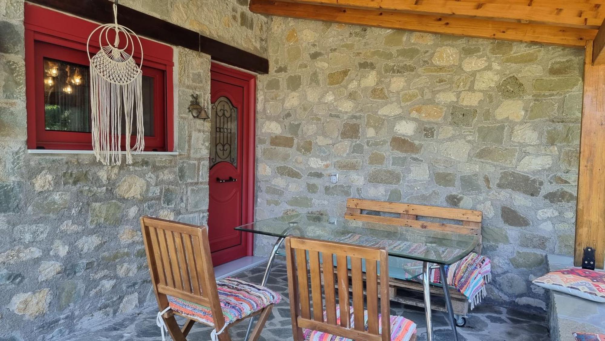 House With Big Garden And Barbeque In Nature Vourgareli Esterno foto